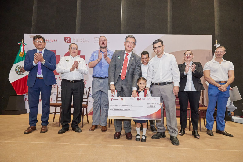 Premia Gobernador a ganadores de ExpoCiencias 