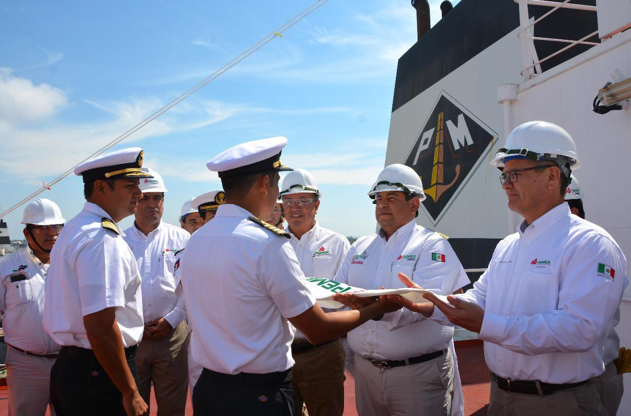 Condecora PEMEX al Buque Tanque Rarámuri como Buque Insignia 2019 