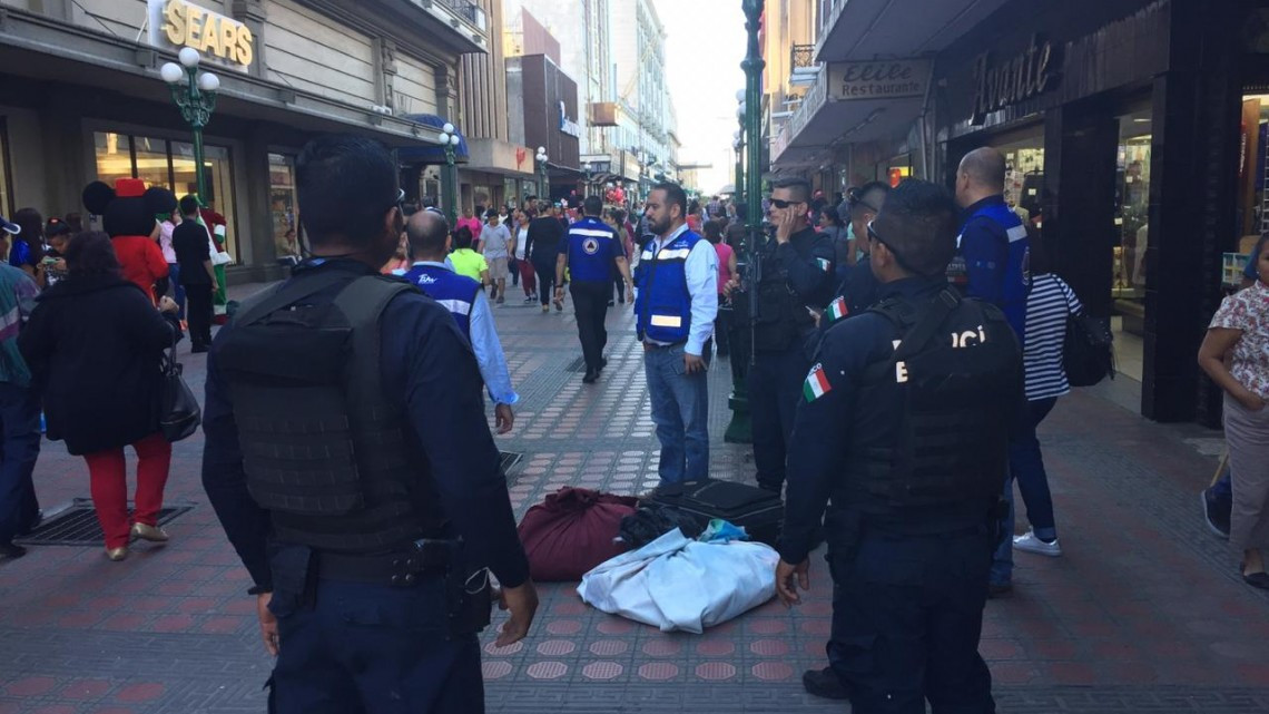 Decomisa Protección Civil Pirotecnia Comercializada en la Zona Peatonal