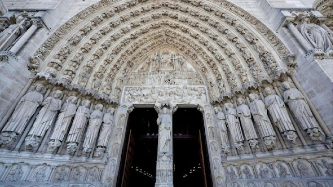 Revelan el interior renovado de la catedral de Notre Dame