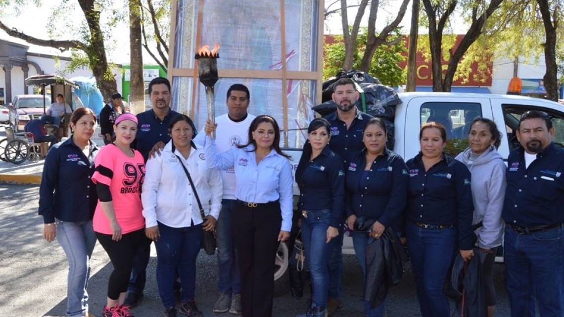 Recibe Rosy Corro la antorcha “Guadalupana”