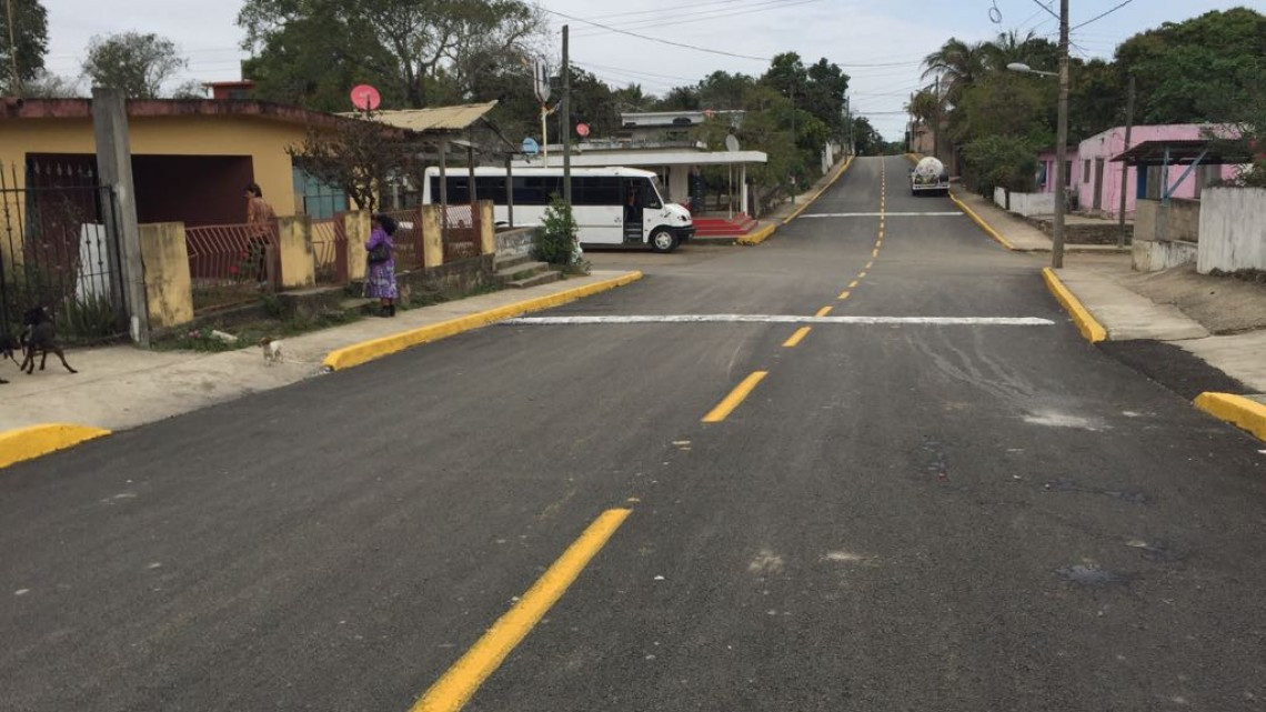 Realizan obras de pavimentación en el sector rural