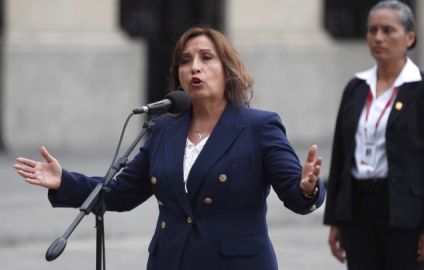 Adelantará presidenta de Perú elecciones en 2024