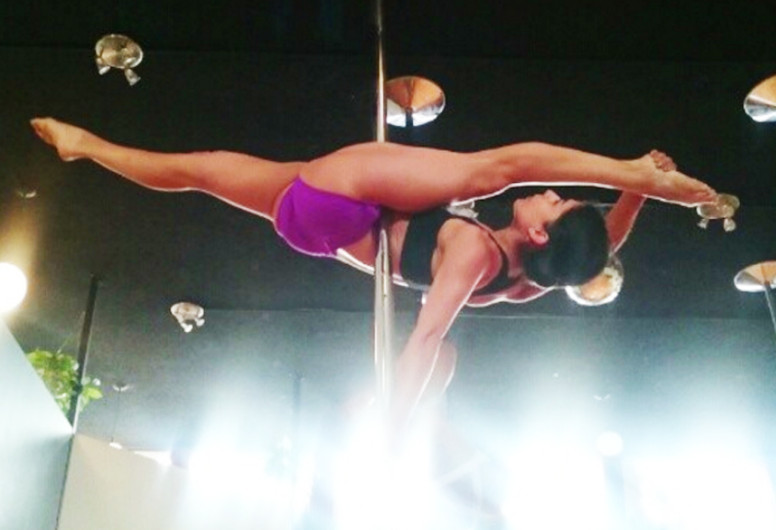 María León vuelve a deleitar a sus seguidores con rutina de pole dance