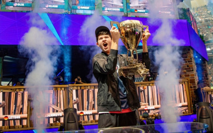 Niño de 16 años se hace millonario al conquistar el mundial de Fornite