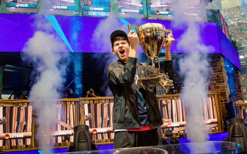 Niño de 16 años se hace millonario al conquistar el mundial de Fornite