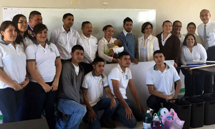 Alcaldesa de Guerrero reitera apoyo a la educación 