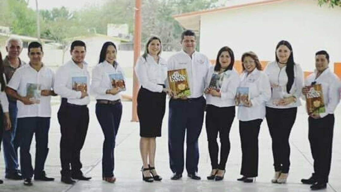 ⁠⁠⁠Diputado federal convive con maestros de Matamoros