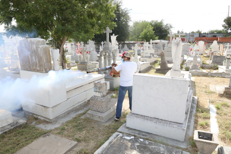 Reporta gobierno municipal panteones limpios y fumigados para recibir a visitantes el Día de Muertos
