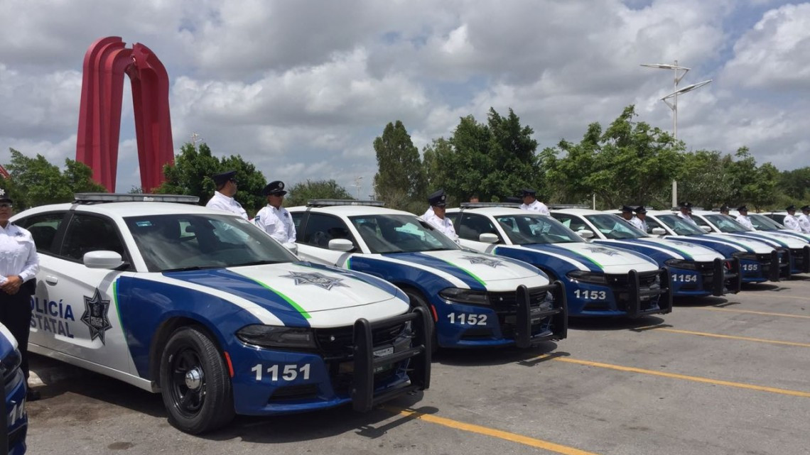 Entrega gobernador 10 patrullas de la Policía de proximidad