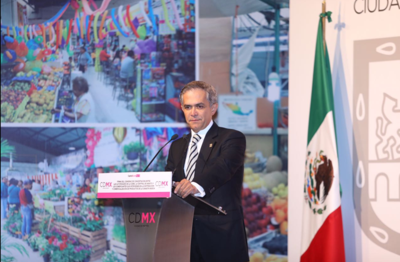 Mancera llama a estabilidad social y firma convenio con Central de Abastos para evitar aumentos