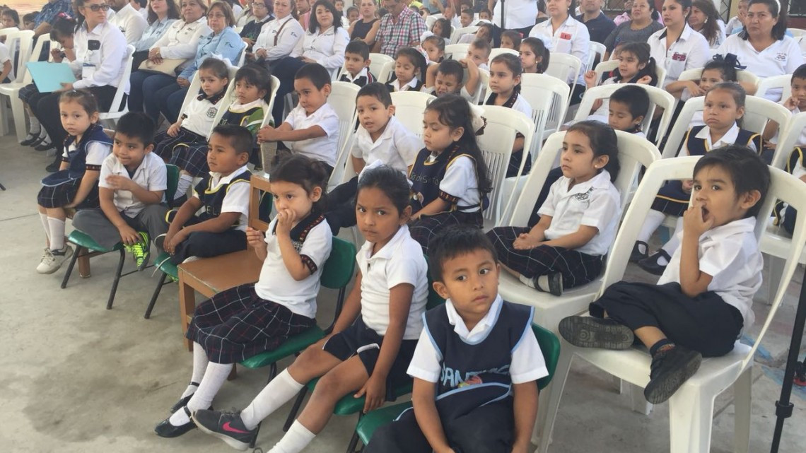 Entregan techumbre metálica a jardín de niños Benito Juárez