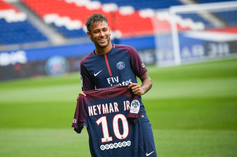 Neymar deja entrenamiento por recibir llegadas de sus compañeros 