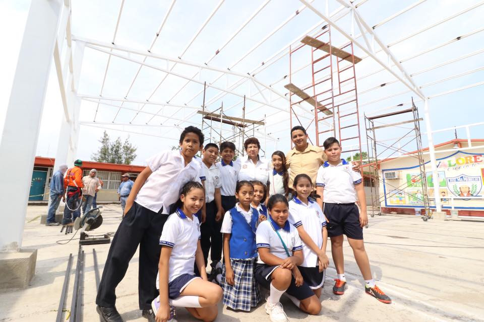 Supervisa alcalde de Tampico avances de techumbre en primaria