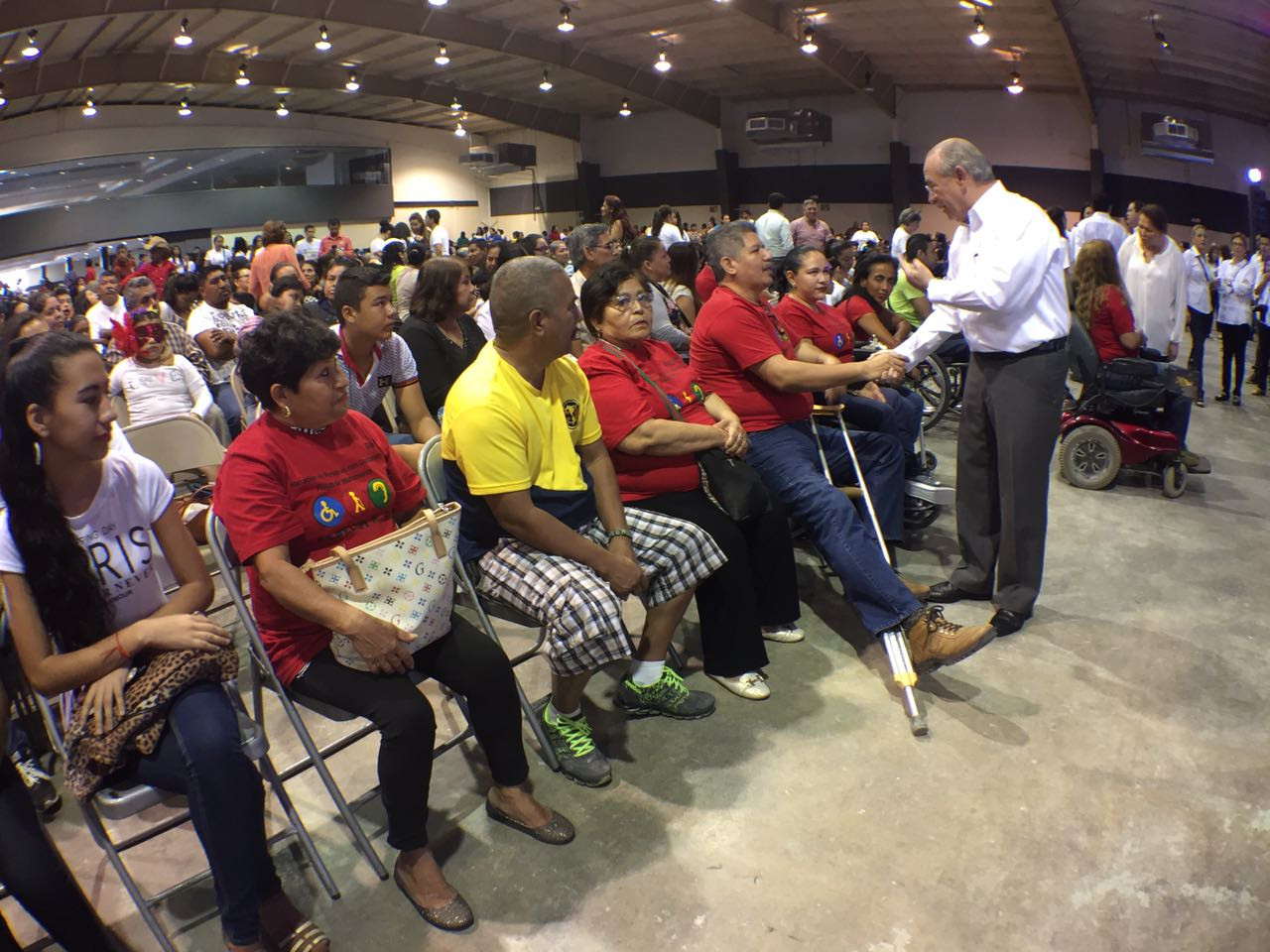 Chuchin refrenda su apoyo con los niños especiales de Matamoros