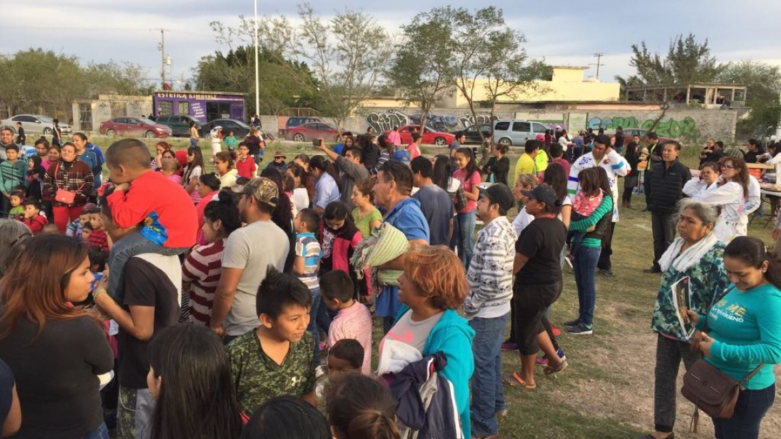 Entregan 600 juguetes y roscas