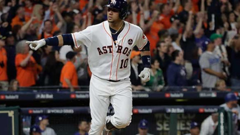 Suspenden 5 partidos a Yuli Gurriel por gesto racista