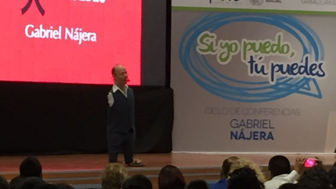 Con experiencias de vida, se busca cambiar la mentalidad positiva a jóvenes