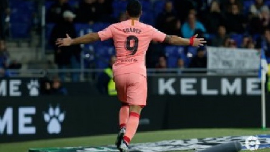 El Barcelona golea al Espanyol 4-0 en el Derbi Catalán 