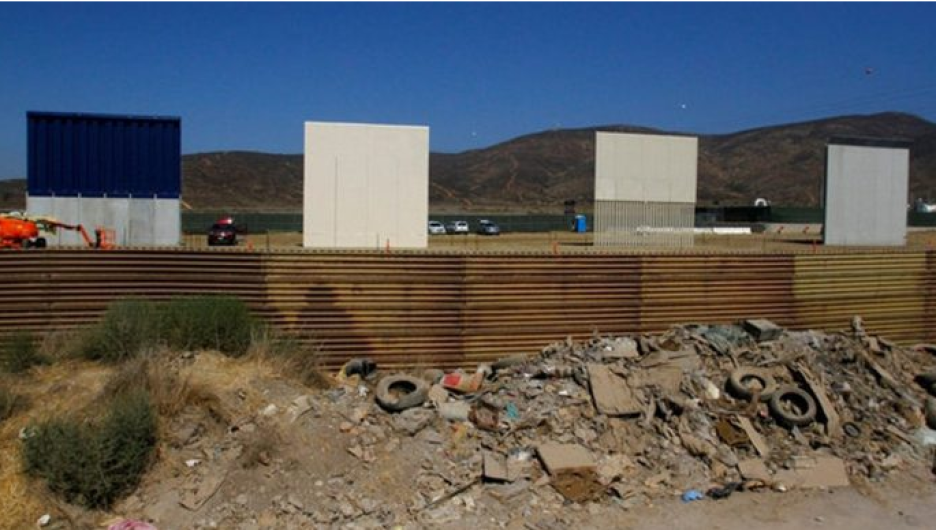 Trump presenta prototipos del muro fronterizo