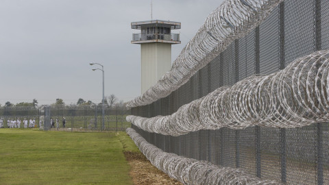 Aprueban en Texas proyecto de ley para exigir fianza para acusados de delitos violentos