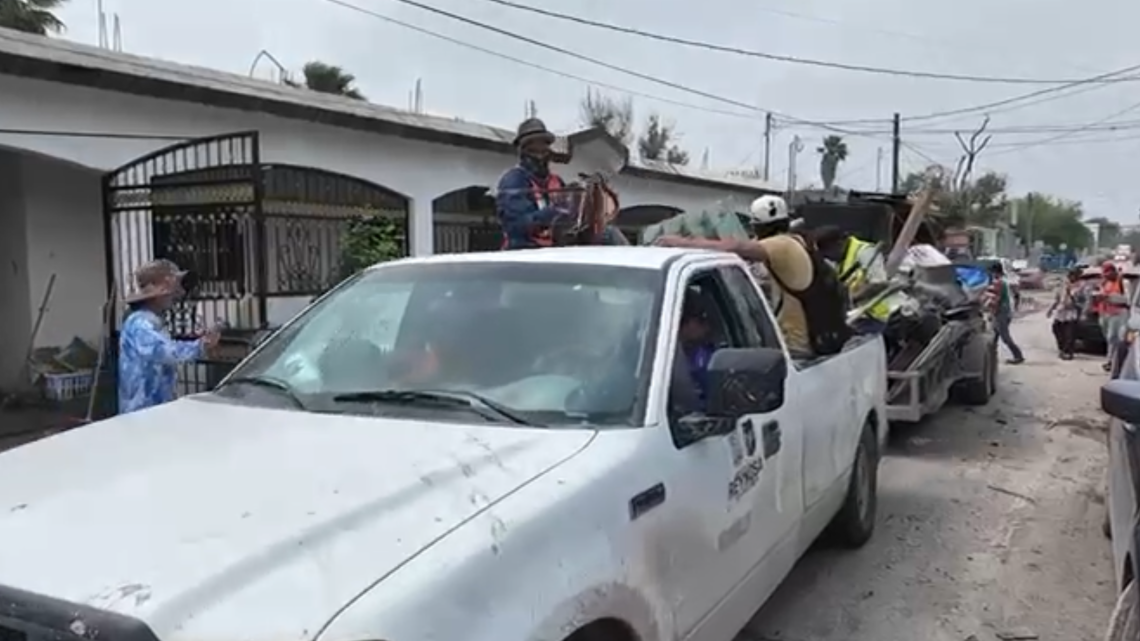 Personal de Servicios Públicos Primarios Reynosa continúan con los trabajos de limpieza en las colonias afectadas 