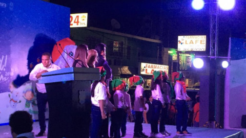 Altamira vive su Navidad con el encendido del pino monumental