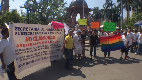 Protestan trabajadores de bares y casinos, piden no más cierres