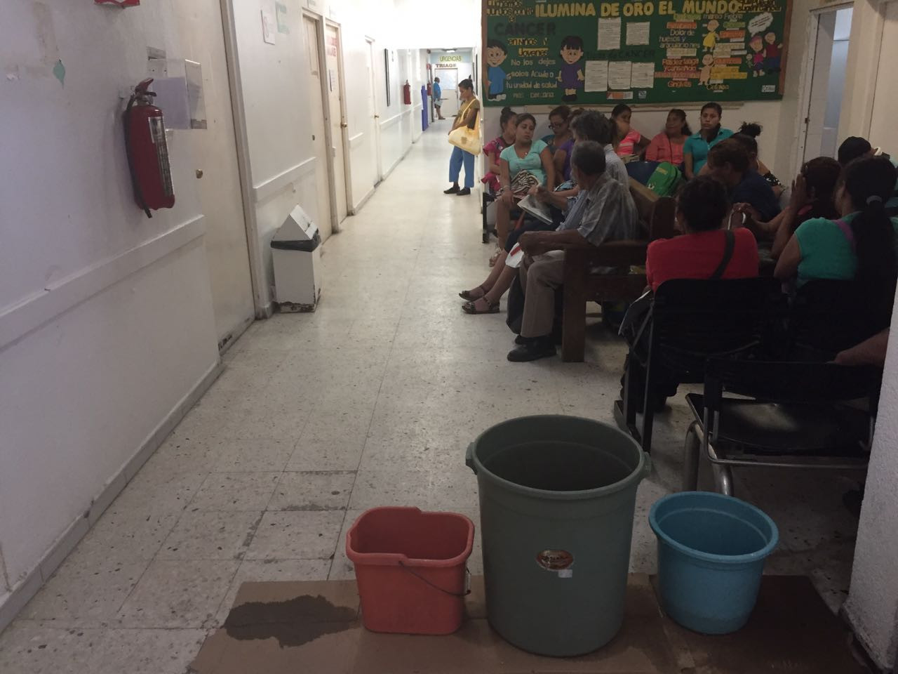 Siguen las goteras en el quirófano del hospital civil de Madero