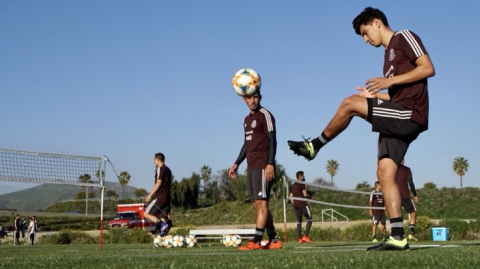 “Tri” trabaja con equipo completo para enfrentar a Chile