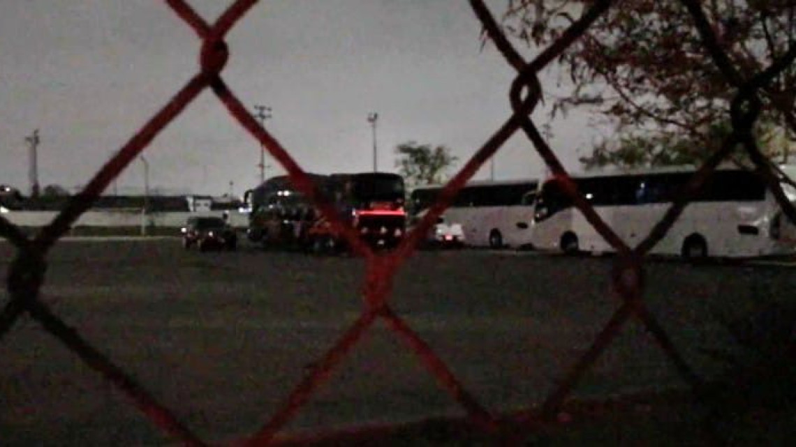 Llegan cerca de 200 deportados de EU, los ingresan al campamento de repatriados