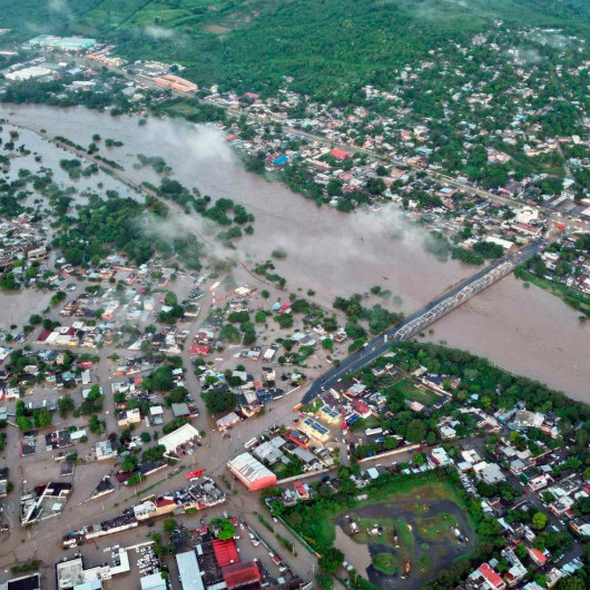 Lluvias torrenciales dejan 44 muertos y 27 desaparecidos en cuatro estados del país