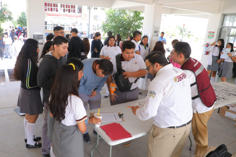 Orienta IMJUVE a estudiantes sobre métodos anticonceptivos 