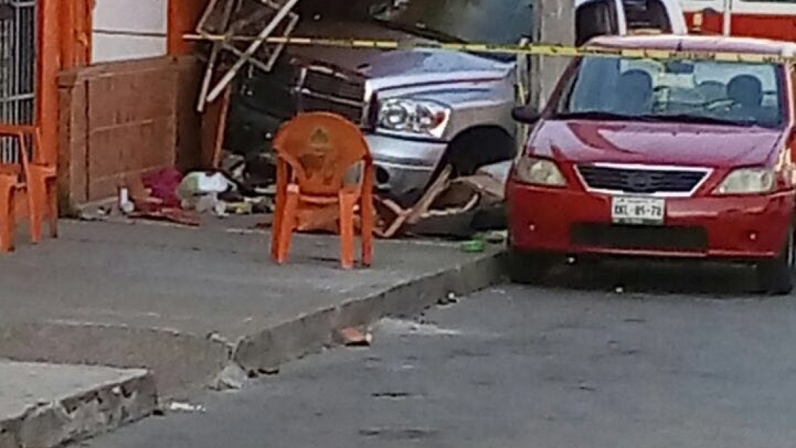 Camioneta mata a comensal en Ciudad Madero