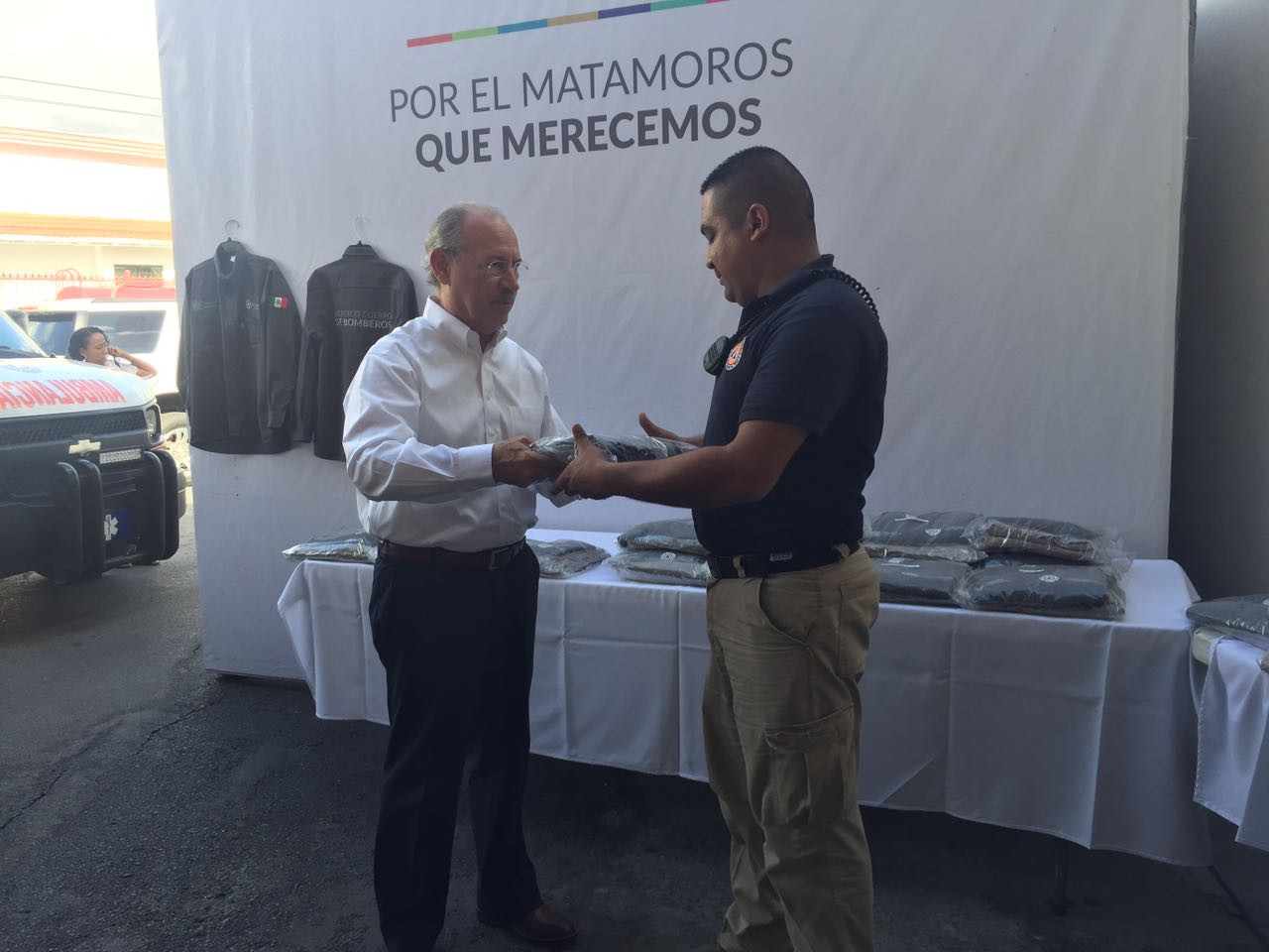 Chuchín convive con bomberos de Matamoros