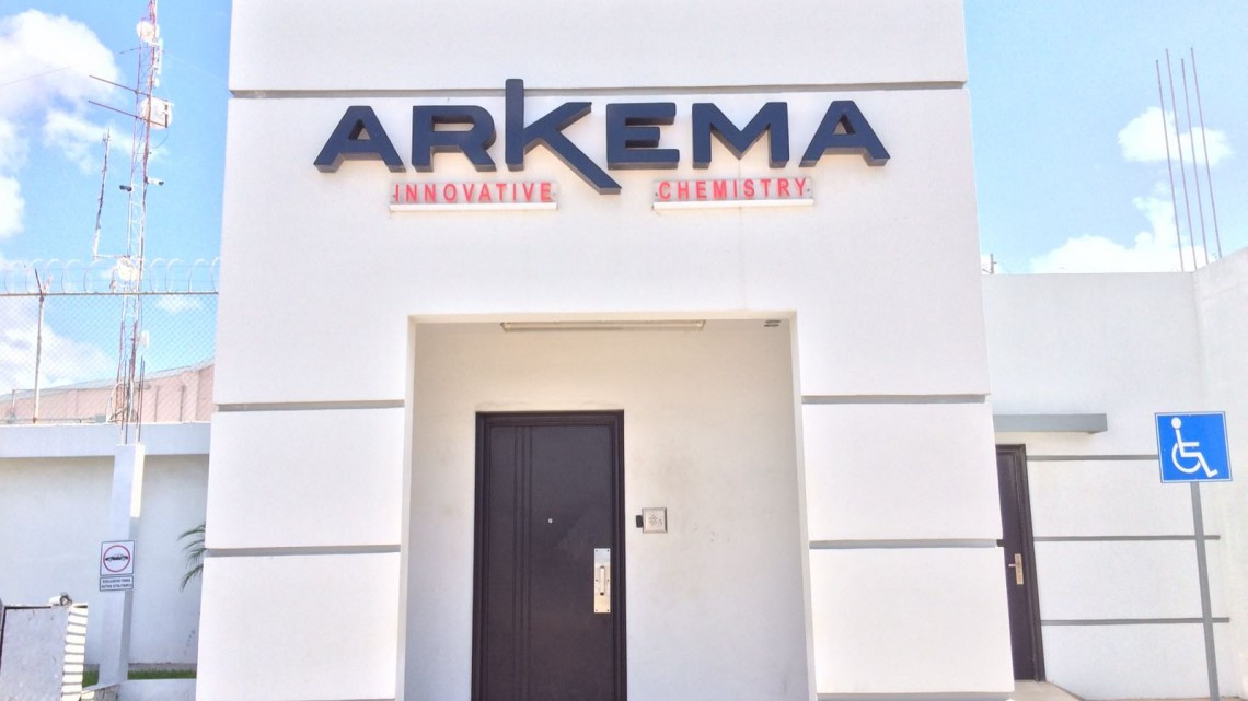 Obreros paran labores en Arkema