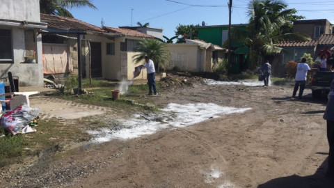 COEPRIS realiza labores de saneamiento en la zona de inundación