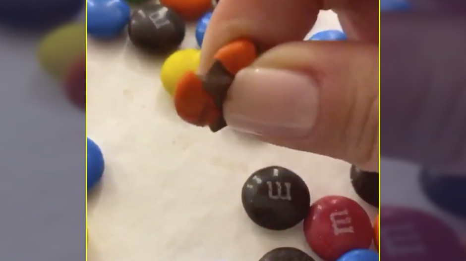 El truco de Kim Kardashian para comer M&M's
