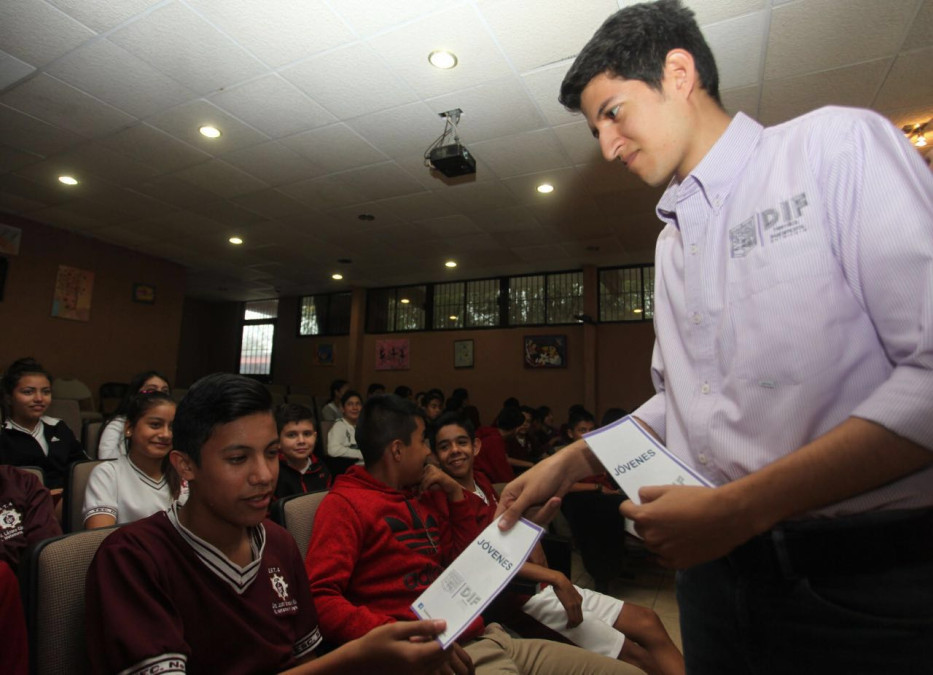 Refuerza DIF Matamoros orientación en los jóvenes