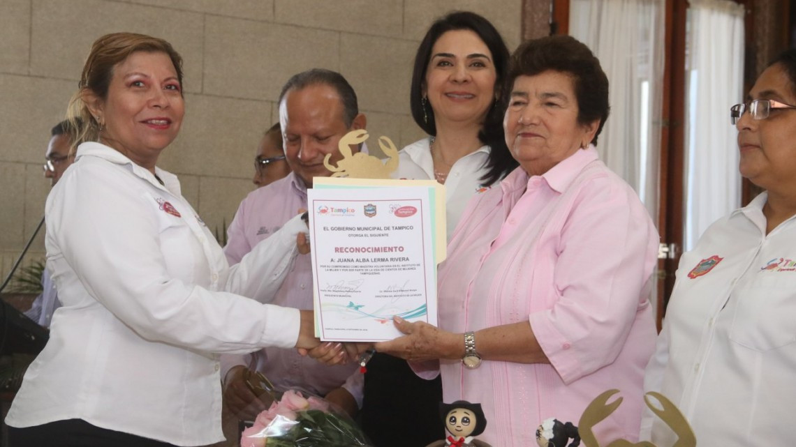 Reconocen a maestras voluntarias del Instituto de la Mujer