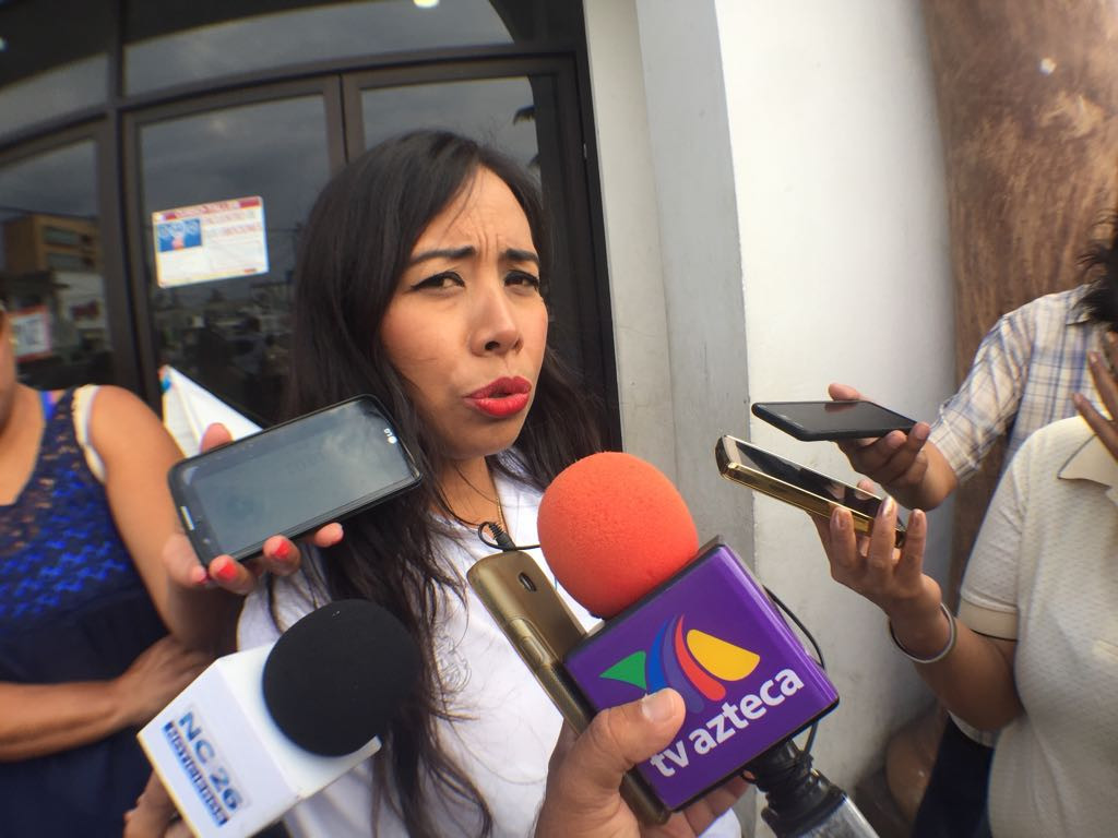 Entregan formatos de solicitud para becas escolares