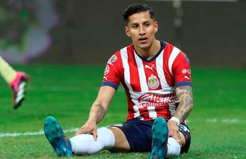 Carlos Cisneros es operado con éxito y se confirma su baja de ocho meses