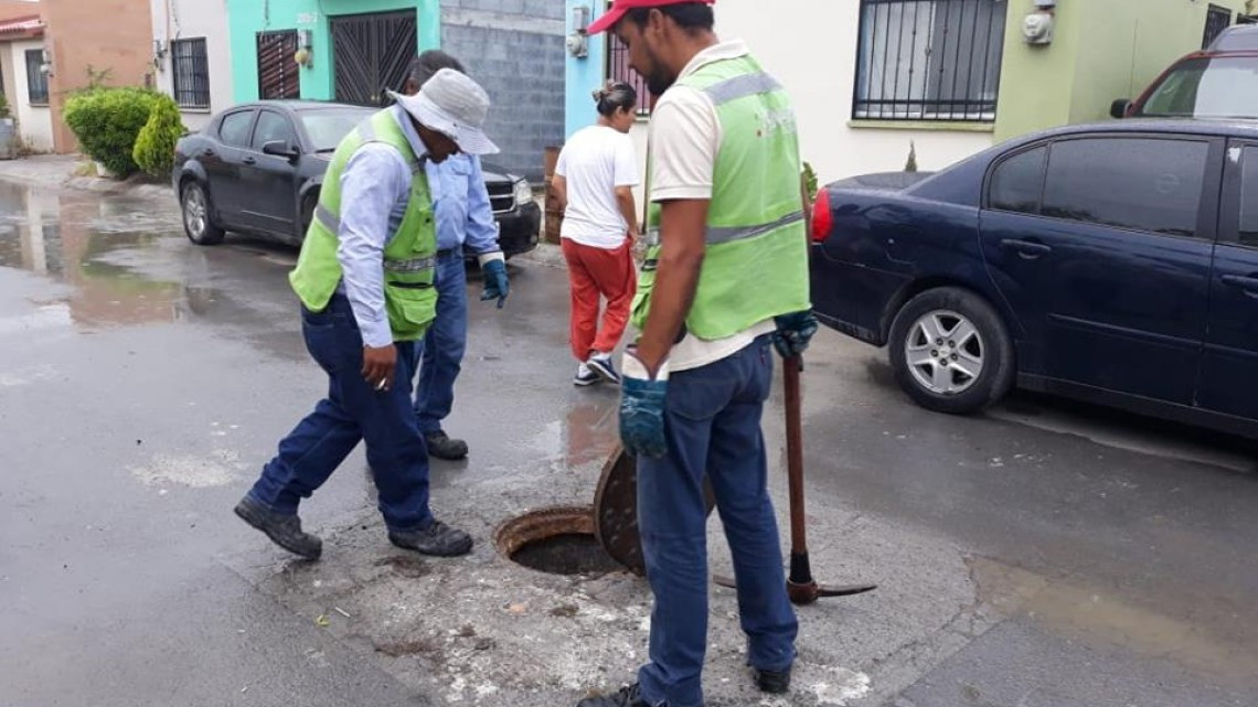Comapa trabaja con equipo vactor