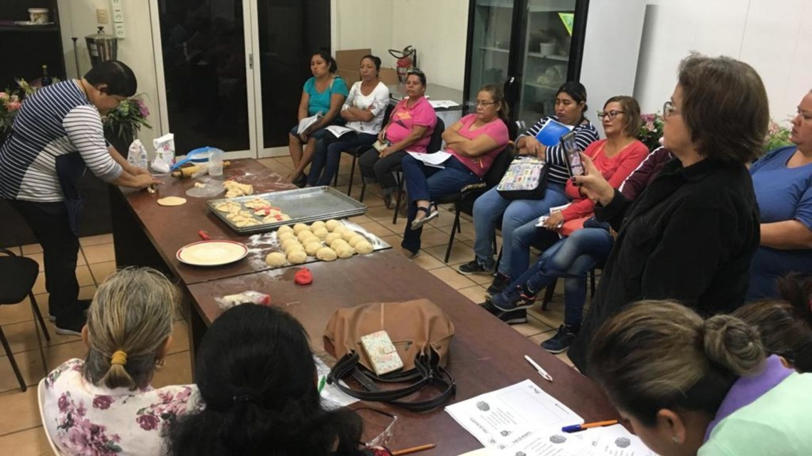 Ofrece DIF Altamira curso para elaboración de pan de muerto