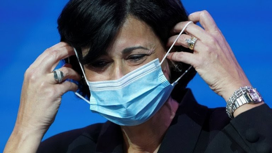 CDC recomienda usar doble cubrebocas para protegerse del covid