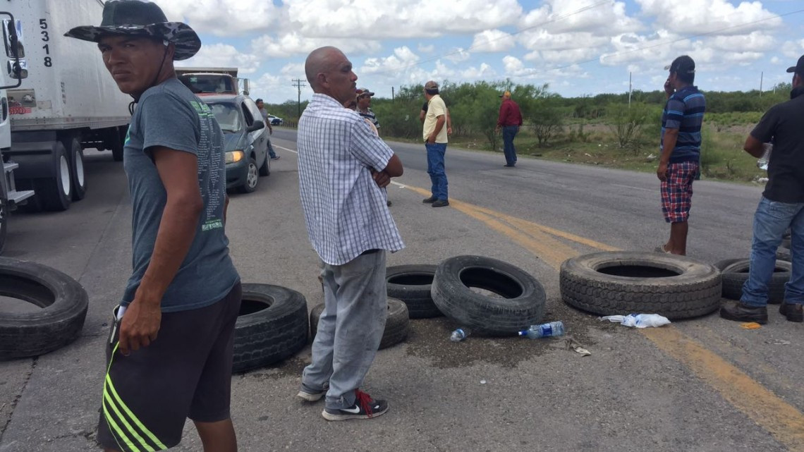 Bloquean pescadores carretera Matamoros-Victoria