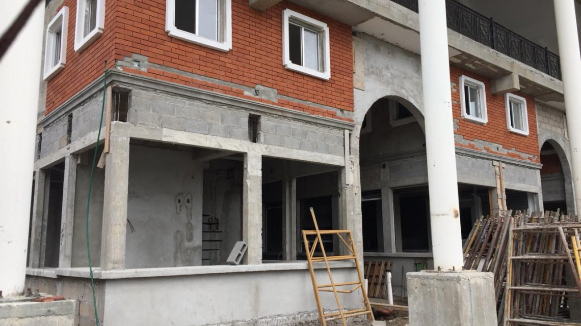 Luce como obra fantasma los nuevos mercados municipales 