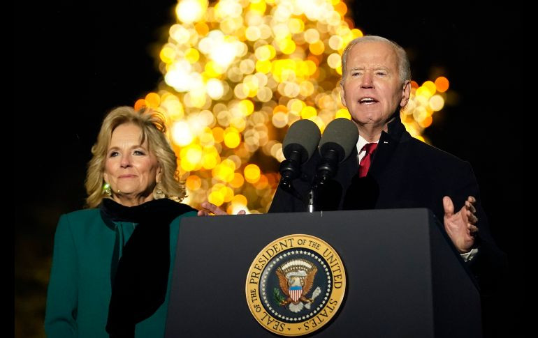 Biden enciende el árbol de Navidad de la Casa Blanca