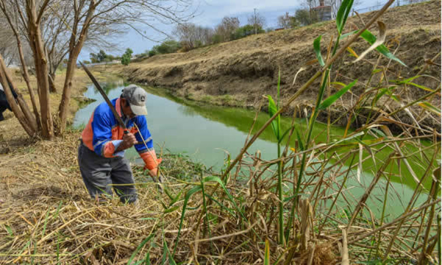 Limpian arroyos en Nuevo Laredo para evitar inundación