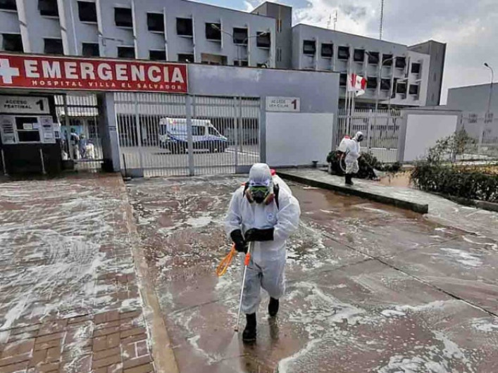 Recluso con síntomas de COVID-19 escapa de hospital en Perú